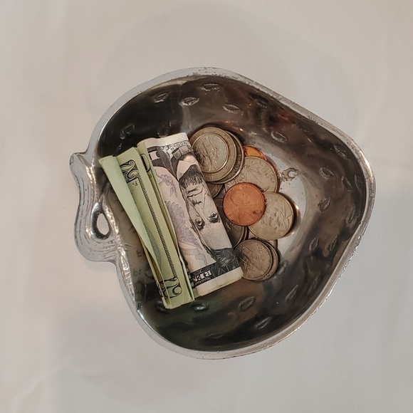 STRAWBERRY SHAPED SILVER METAL BOWL - Picture 6 of 11